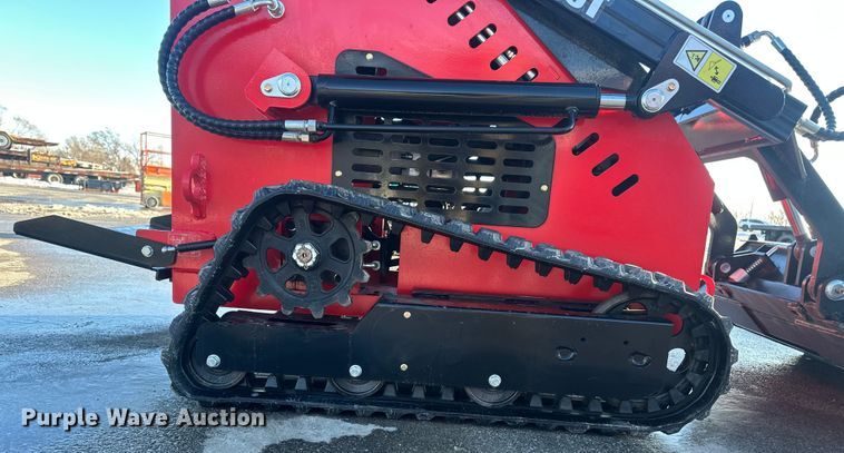 image for item FG1511 GIYI 360T compact utility loader