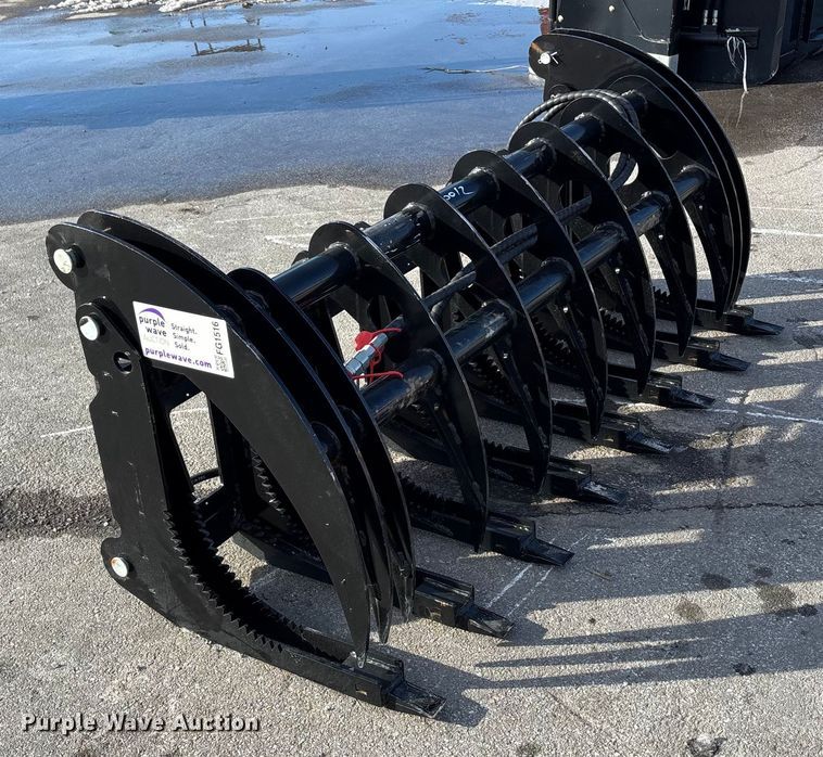 image for item FG1516 GIYI CLG72 skid steer grapple bucket