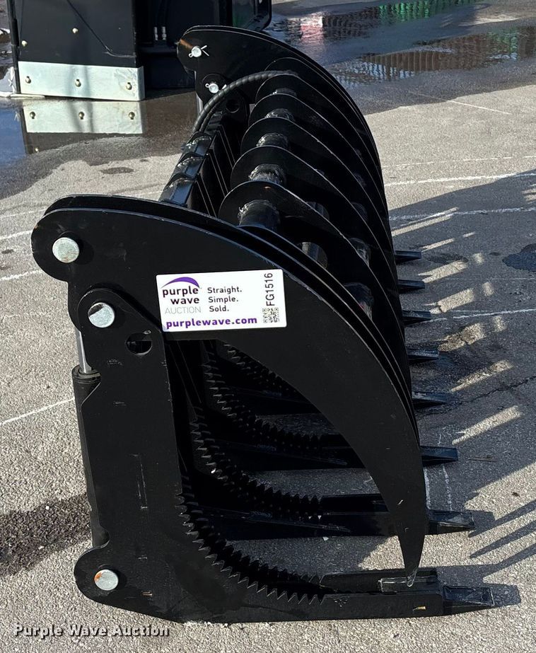 image for item FG1516 GIYI CLG72 skid steer grapple bucket