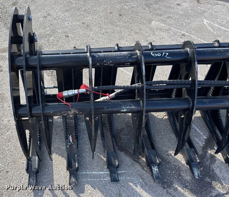 image for item FG1516 GIYI CLG72 skid steer grapple bucket