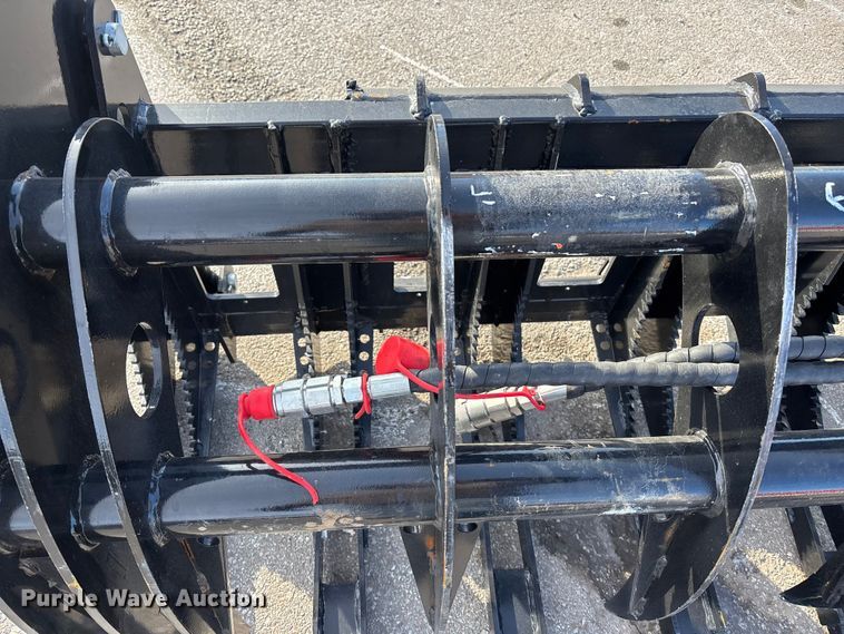 image for item FG1516 GIYI CLG72 skid steer grapple bucket