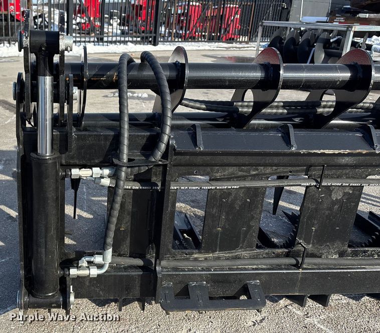 image for item FG1516 GIYI CLG72 skid steer grapple bucket