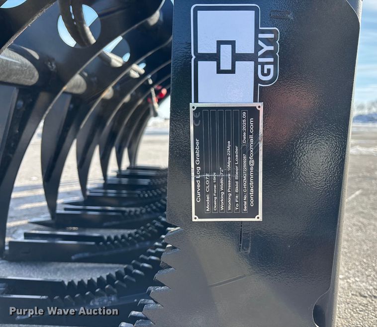 image for item FG1516 GIYI CLG72 skid steer grapple bucket