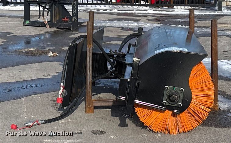 image for item FG1520 GIYI SE61 skid steer broom