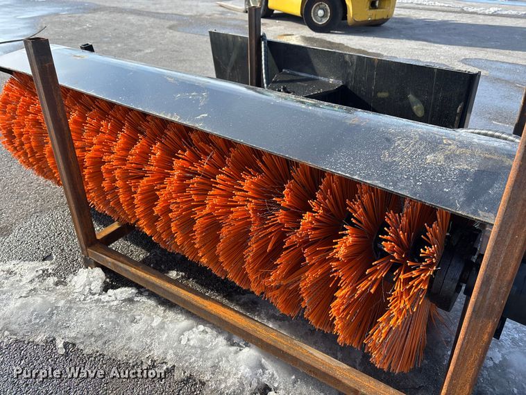 image for item FG1520 GIYI SE61 skid steer broom