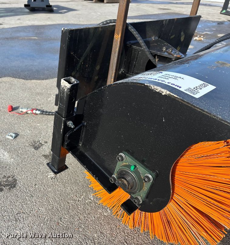 image for item FG1520 GIYI SE61 skid steer broom