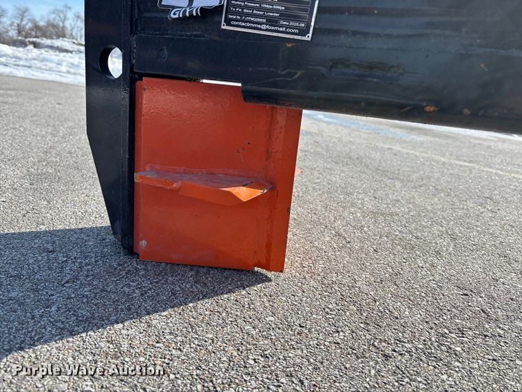 image for item FG1523 GIYI HLS25 skid steer log splitter