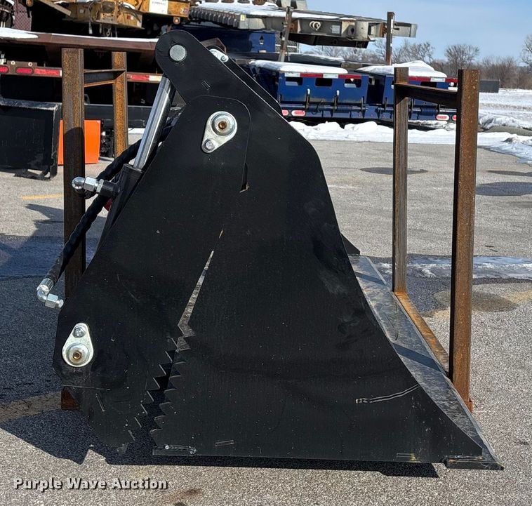 image for item FG1524 GIYI KH72 skid steer four-in-one bucket