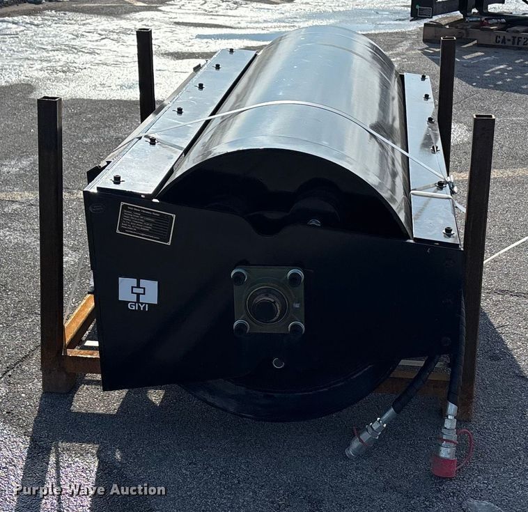 image for item FG1526 GIYI VR 59 skid steer vibratory roller