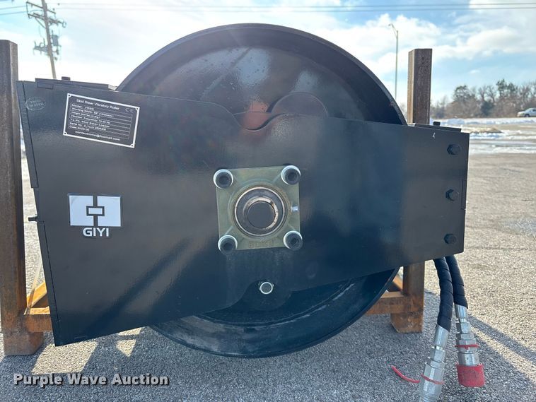 image for item FG1526 GIYI VR 59 skid steer vibratory roller