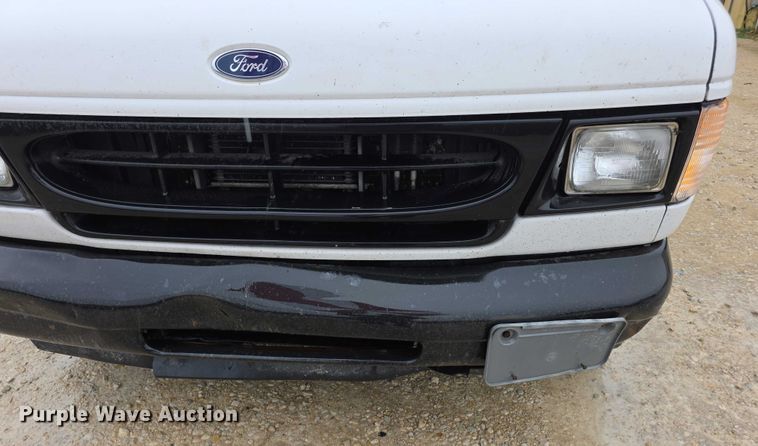 image for item FI0657 2002 Ford E150 van