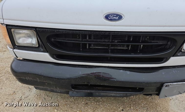 image for item FI0657 2002 Ford E150 van