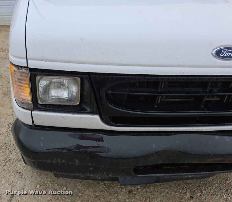 image for item FI0657 2002 Ford E150 van