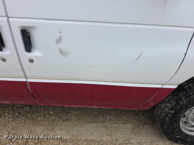 image for item FI0657 2002 Ford E150 van