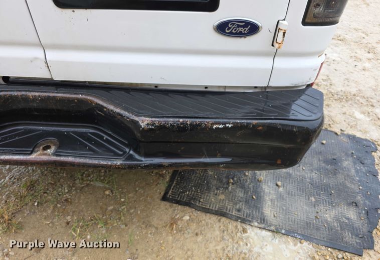 image for item FI0657 2002 Ford E150 van