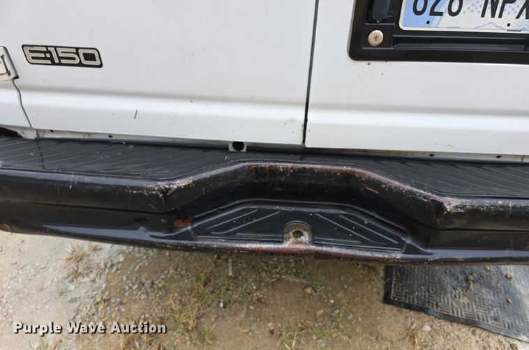 image for item FI0657 2002 Ford E150 van