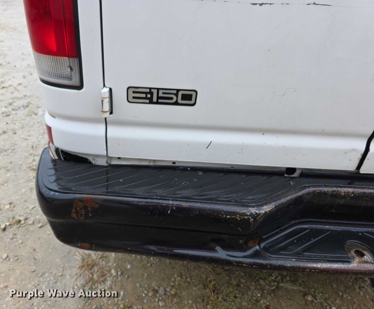 image for item FI0657 2002 Ford E150 van