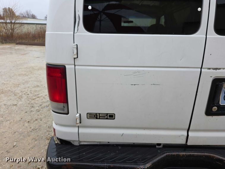 image for item FI0657 2002 Ford E150 van