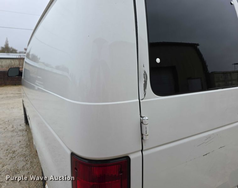 image for item FI0657 2002 Ford E150 van