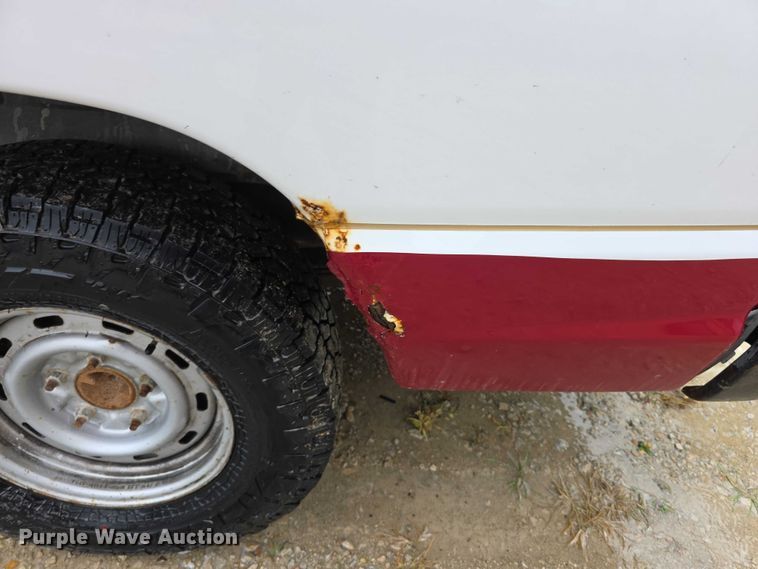 image for item FI0657 2002 Ford E150 van