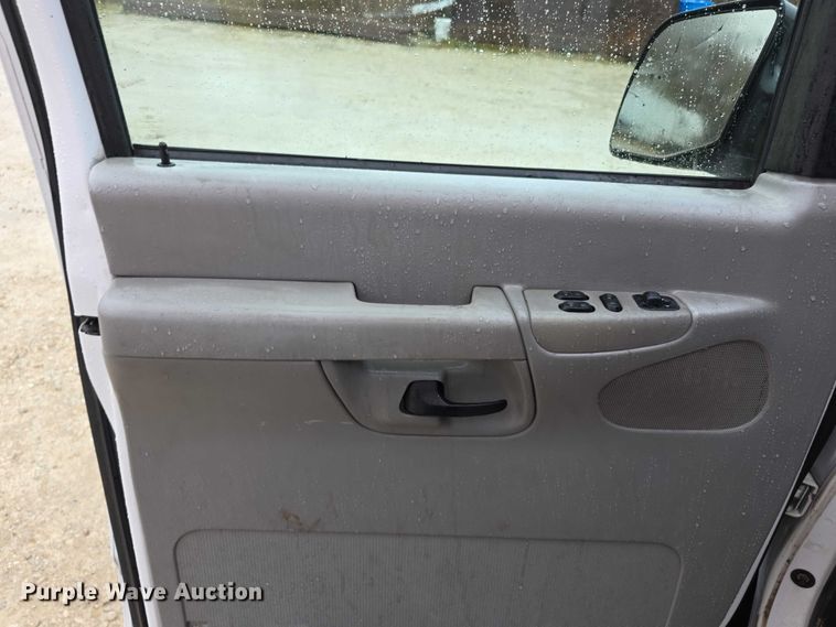 image for item FI0657 2002 Ford E150 van