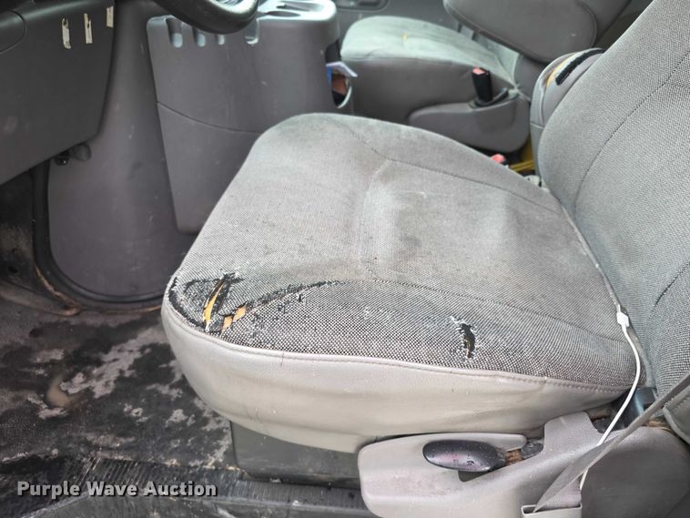 image for item FI0657 2002 Ford E150 van