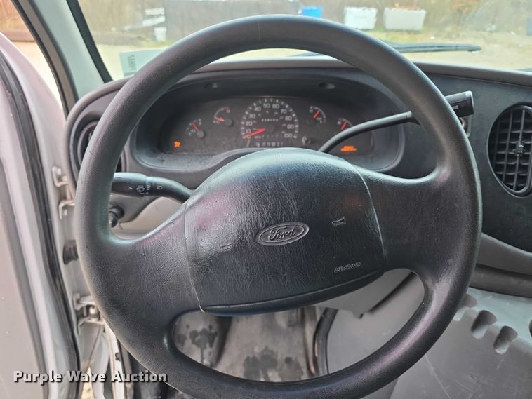 image for item FI0657 2002 Ford E150 van