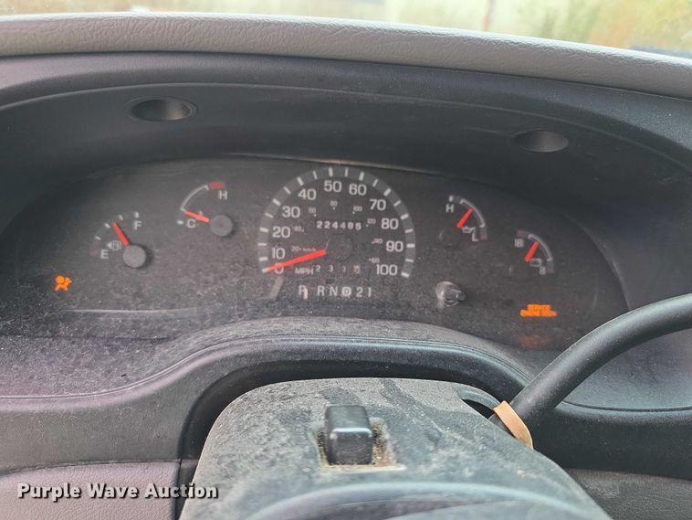 image for item FI0657 2002 Ford E150 van