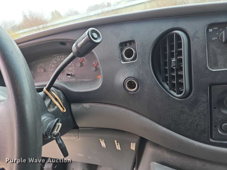 image for item FI0657 2002 Ford E150 van