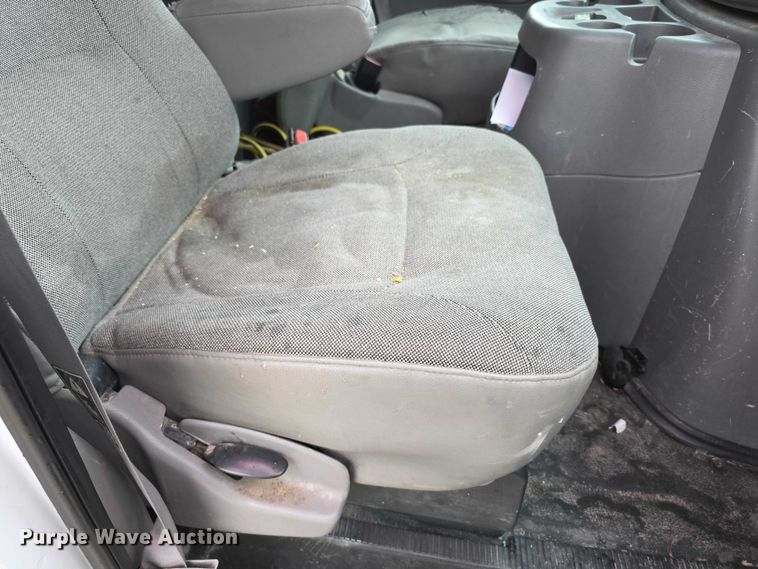 image for item FI0657 2002 Ford E150 van