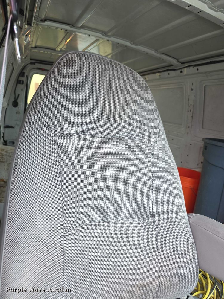 image for item FI0657 2002 Ford E150 van