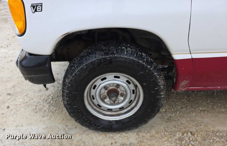 image for item FI0657 2002 Ford E150 van