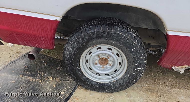 image for item FI0657 2002 Ford E150 van