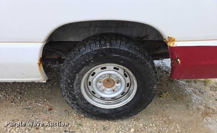 image for item FI0657 2002 Ford E150 van