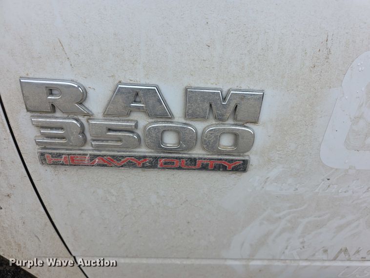 image for item FI0664 2018 RAM 3500HD pickup truck cab and chassis