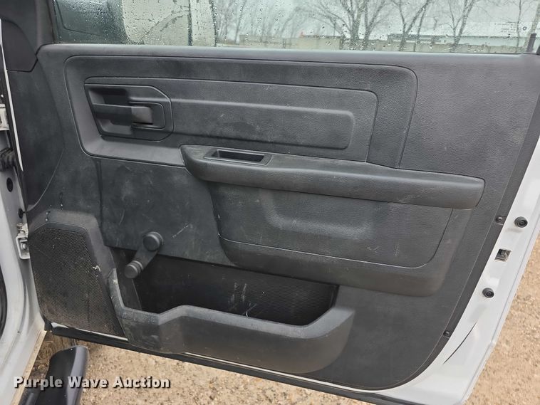 image for item FI0664 2018 RAM 3500HD pickup truck cab and chassis