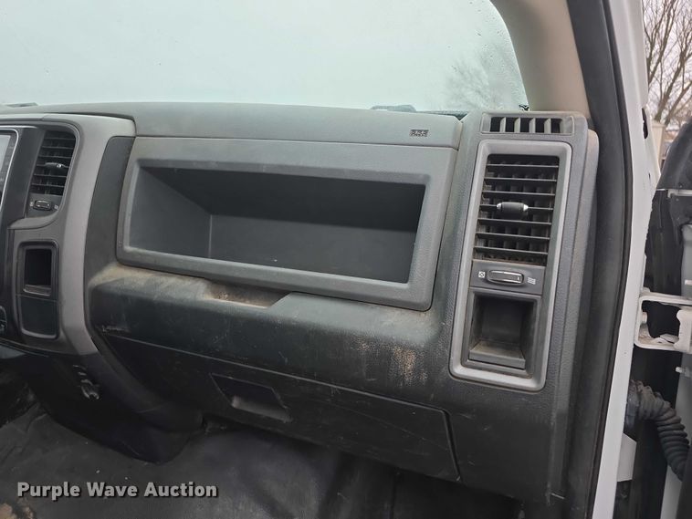 image for item FI0664 2018 RAM 3500HD pickup truck cab and chassis