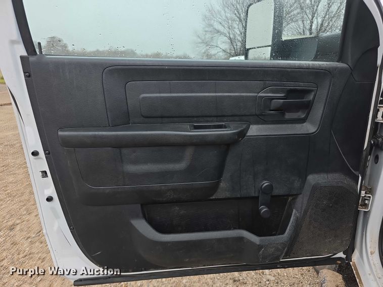 image for item FI0664 2018 RAM 3500HD pickup truck cab and chassis