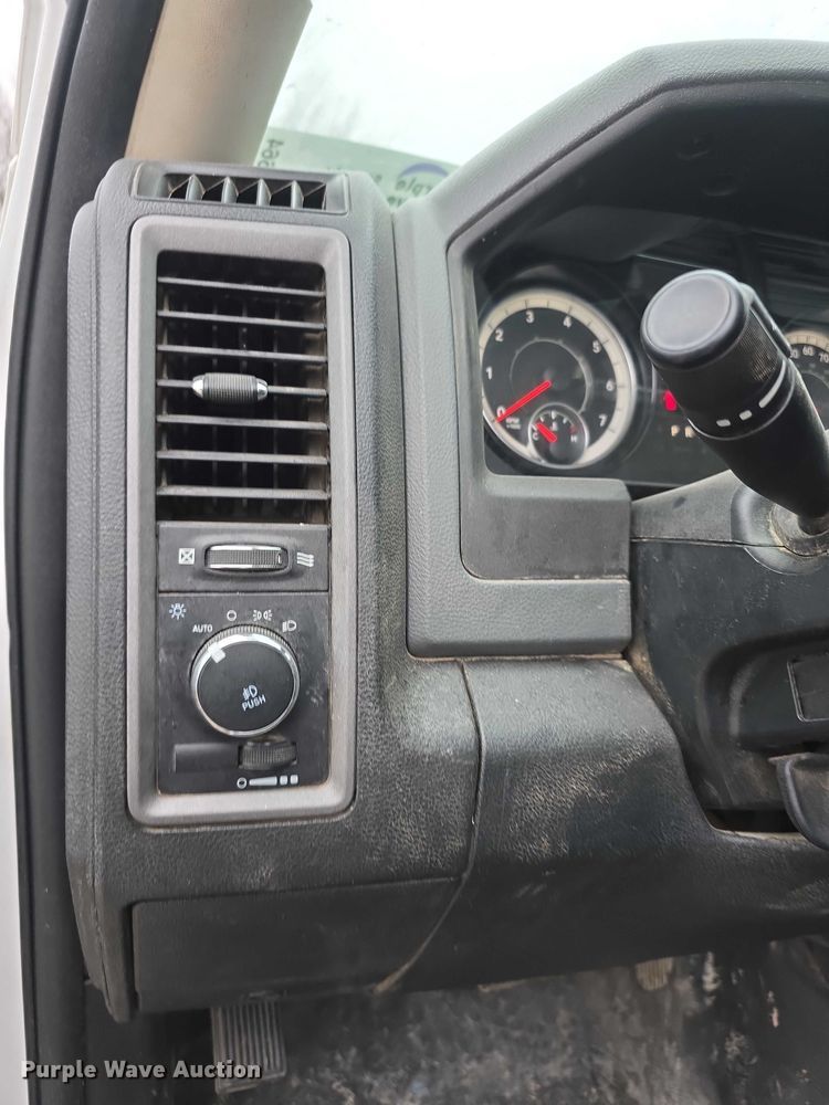 image for item FI0664 2018 RAM 3500HD pickup truck cab and chassis