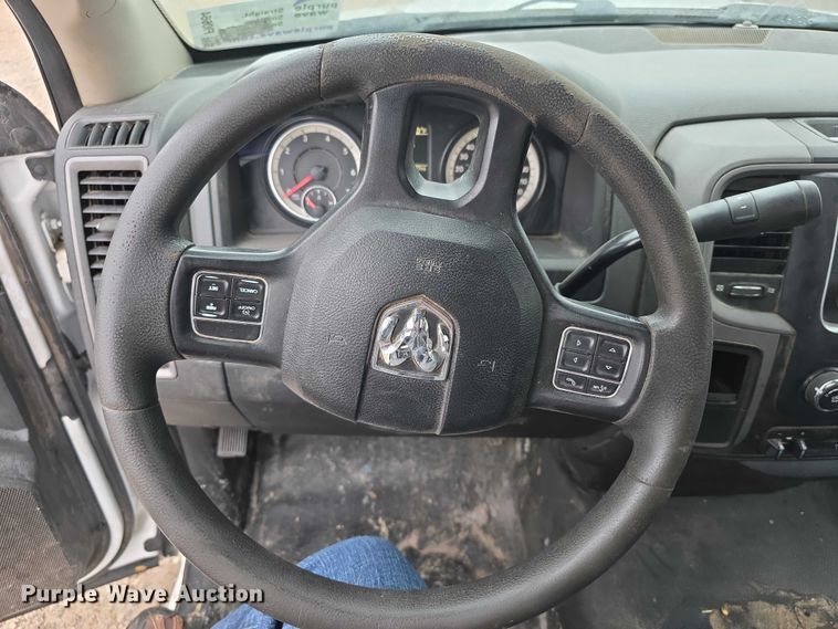 image for item FI0664 2018 RAM 3500HD pickup truck cab and chassis