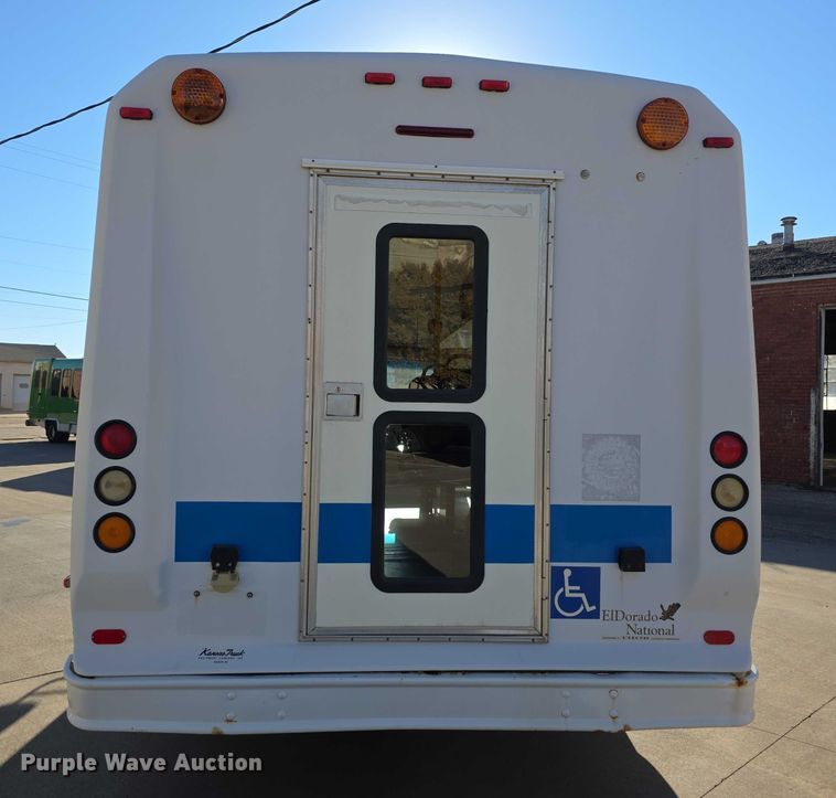 image for item FI0676 2008 El Dorado 200 Aerotech shuttle bus