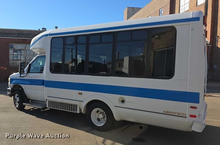 image for item FI0676 2008 El Dorado 200 Aerotech shuttle bus