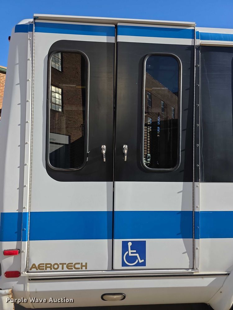 image for item FI0676 2008 El Dorado 200 Aerotech shuttle bus