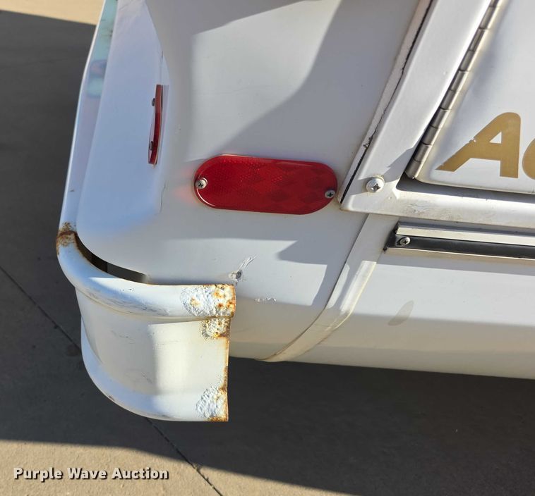 image for item FI0676 2008 El Dorado 200 Aerotech shuttle bus