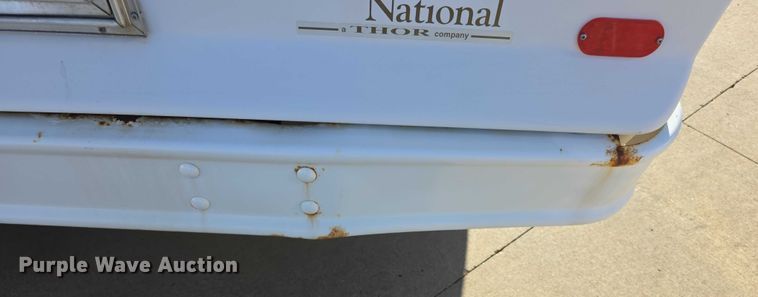 image for item FI0676 2008 El Dorado 200 Aerotech shuttle bus