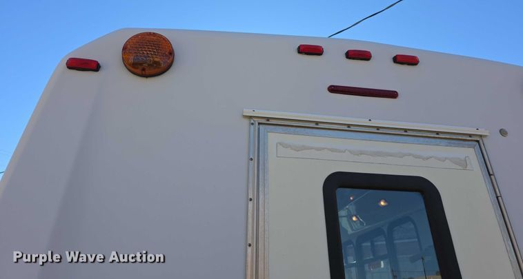 image for item FI0676 2008 El Dorado 200 Aerotech shuttle bus