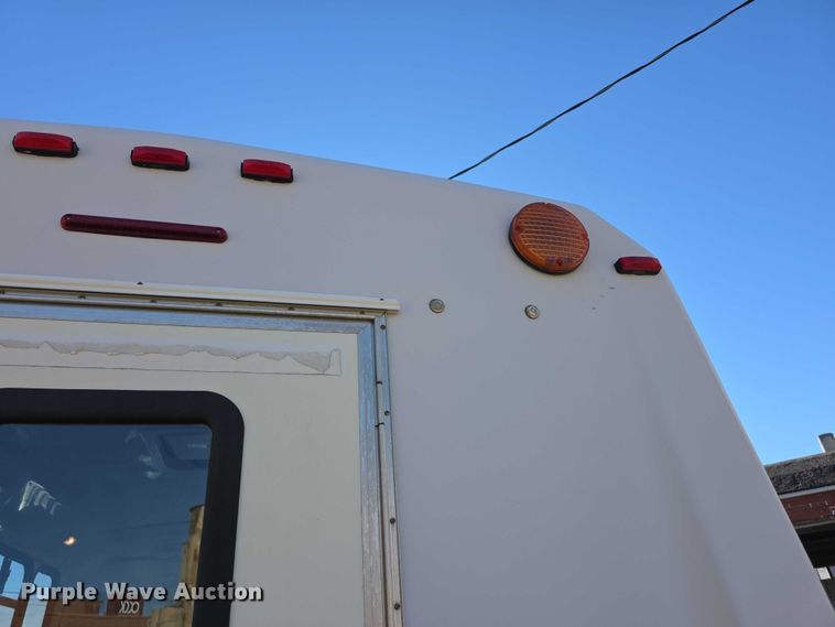 image for item FI0676 2008 El Dorado 200 Aerotech shuttle bus