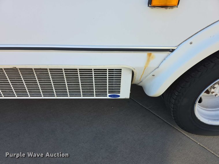 image for item FI0676 2008 El Dorado 200 Aerotech shuttle bus