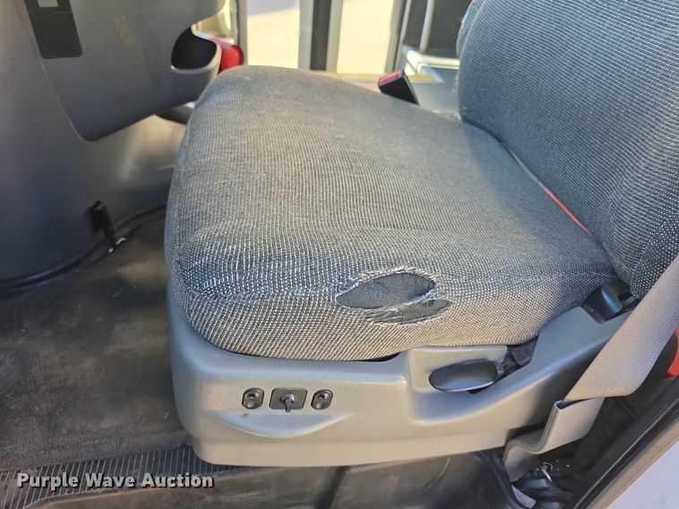 image for item FI0676 2008 El Dorado 200 Aerotech shuttle bus