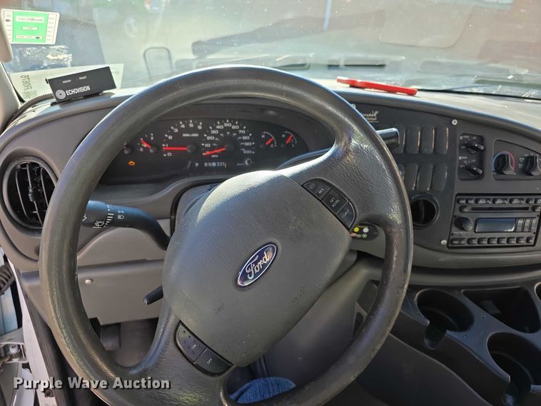 image for item FI0676 2008 El Dorado 200 Aerotech shuttle bus